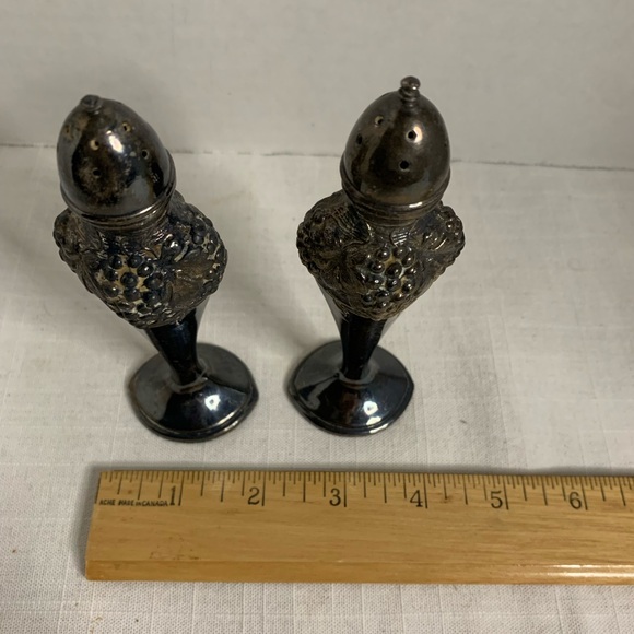 VIKING| Vintage Silver Plate Salt and Pepper Shakers - Picture 10 of 11
